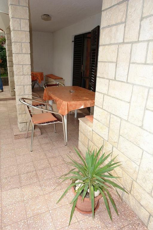 2 Bedroom Amazing Apartment In Crikvenica Zimmer foto