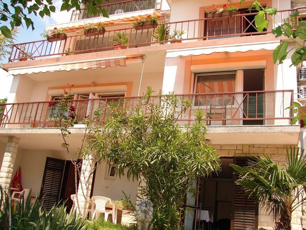 2 Bedroom Amazing Apartment In Crikvenica Zimmer foto